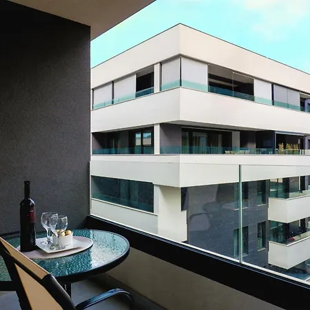 Nomad + Free Parking