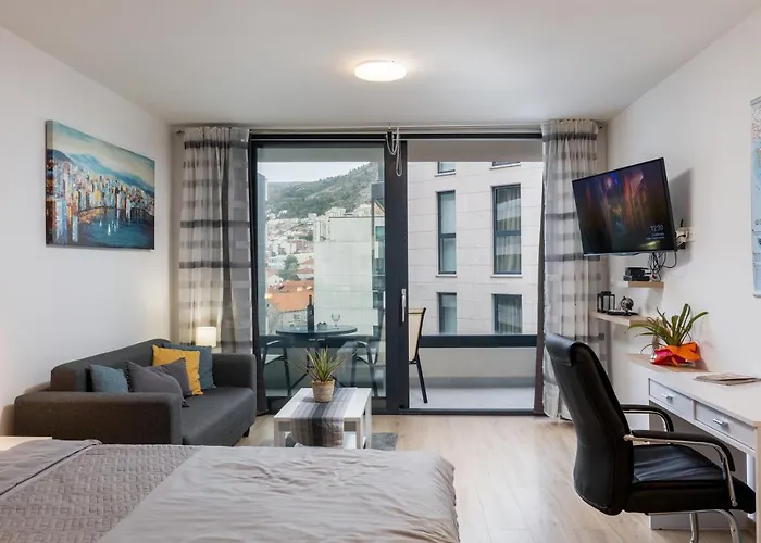 Nomad + Free Parking