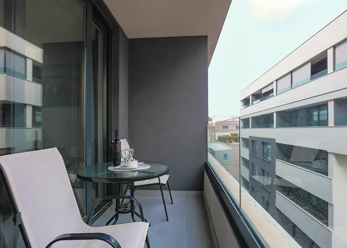 Nomad + Free Parking