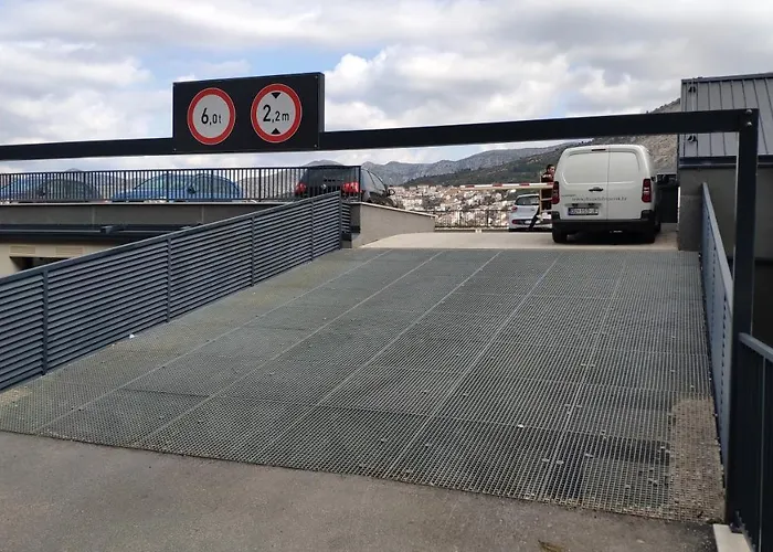 Nomad + Free Parking