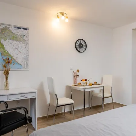 Nomad + Free Parking Dubrovnik