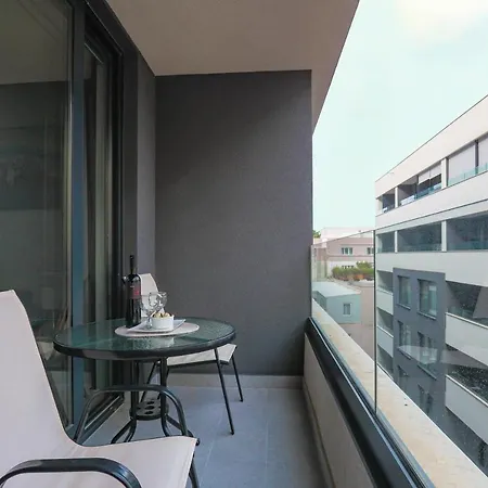 Nomad + Free Parking